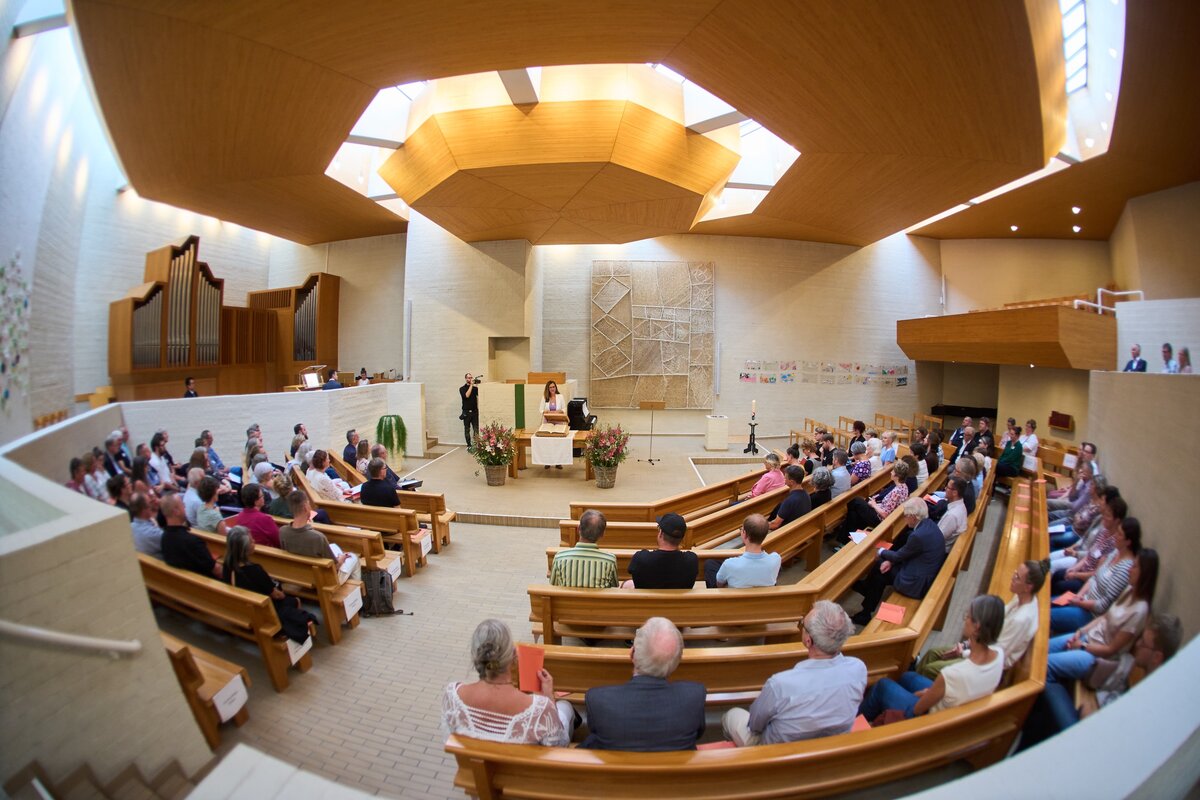 Inpflichtnahme der Behördenmitglieder in der Kirche Weinbergli in Luzern. (Bild Emanuel Ammon)