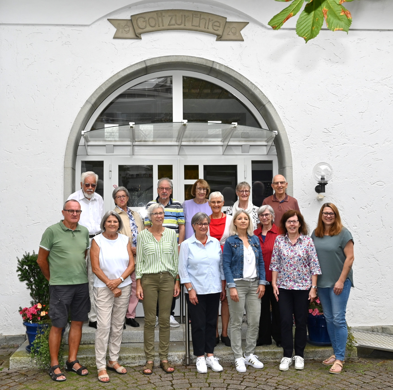 Vorne von links: Andi Maron, Ruth Maron, Elisabeth Röösli, Eva Anderhub, Erika Riesen, Theres Flück, Lilli Hochuli, Karin Affolter.

Hinten von links: Jean Soguel, Lisbeth Leutwiler, Heinz Burri, Heidi Lüthi, Elsbeth Knüsel, Kitty Brügger, Fritz Brügger.

Auf dem Bild fehlen: Silvia Blaser, Hildegard Egli, Vreni Wolf.

Bild: Geri Estermann