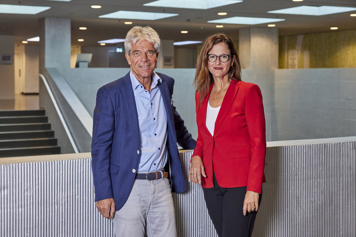 Anton von Weissenfluh, Präsident Die Dargebotene Hand Zentralschweiz, und Lilian Bachmann, Synodalratspräsidentin Reformierte Kirche Kanton Luzern.  (Bild Gabriel Ammon)